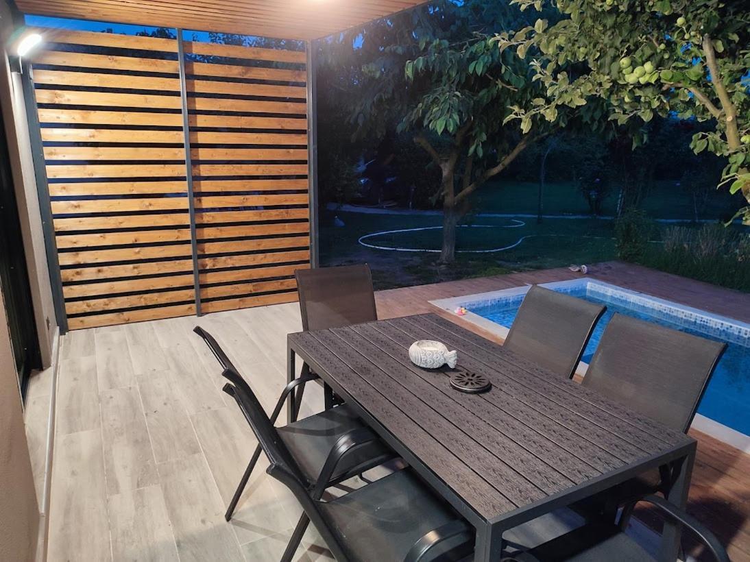 Mosquito Luxury * קראמוטי